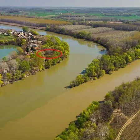 Holiday home Lovely At River Tisza , Hangulatos Nyaralo A Szegedi Tisza - Maros Toroknal