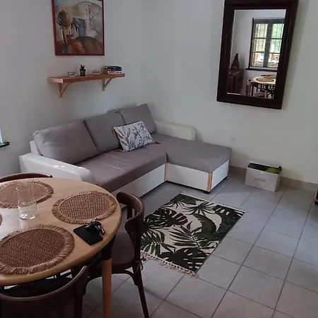 Holiday home Lovely At River Tisza , Hangulatos Nyaralo A Szegedi Tisza - Maros Toroknal *
